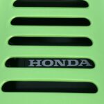 ボンネットからのHONDAロゴ